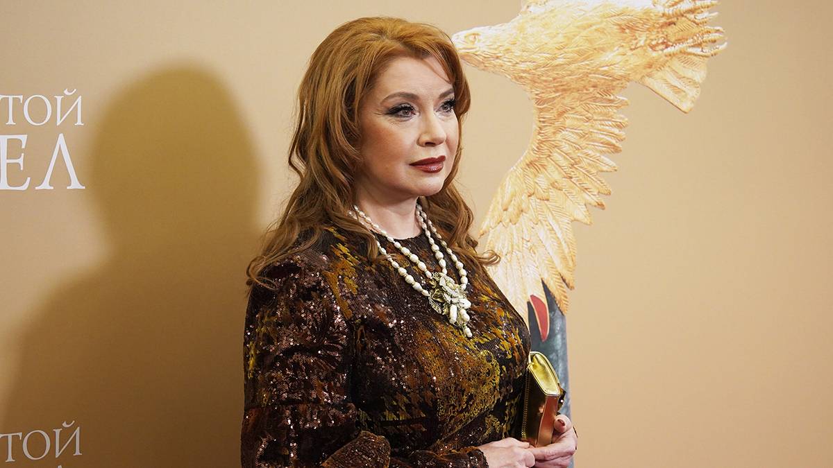 Ведущая Вера Сотникова наорала на черную ведьму в эфире «Реванша»