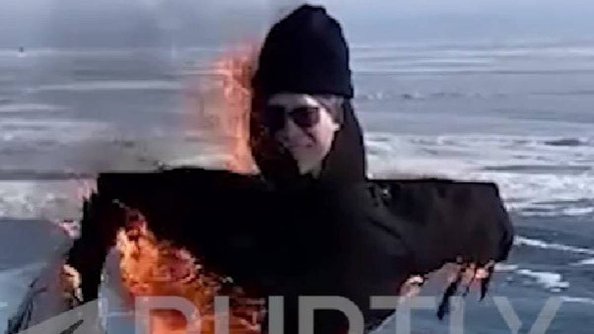 «Ритуал очищения»: чучело певца SHAMAN сожгли на Масленицу на Байкале