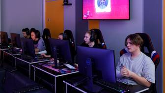 Более 10 тысяч юных москвичей приняли участие в соревнованиях по фиджитал-спорту в 2025 году