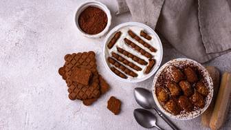 Трендовый десерт из йогурта и печенья, покоривший Сеть: как приготовить полезную версию