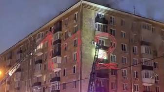 В Сети появились кадры спасения людей из горящего дома на Пресненском Валу