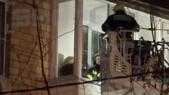 Появились кадры спасения кота и пенсионерки из горящего дома на Пресненском Валу