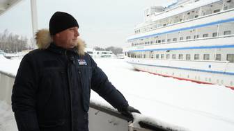 Ждут новых путешествий: какие работы ведутся зимой на столичных круизных судах