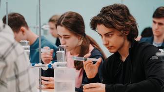 Олимпиады, ЕГЭ и конкурсы: каких успехов добились юные москвичи в 2025 году