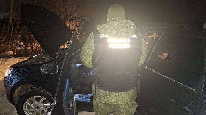 Обыск автомобиля мужчин, подозреваемых в похищении жителя Пензы