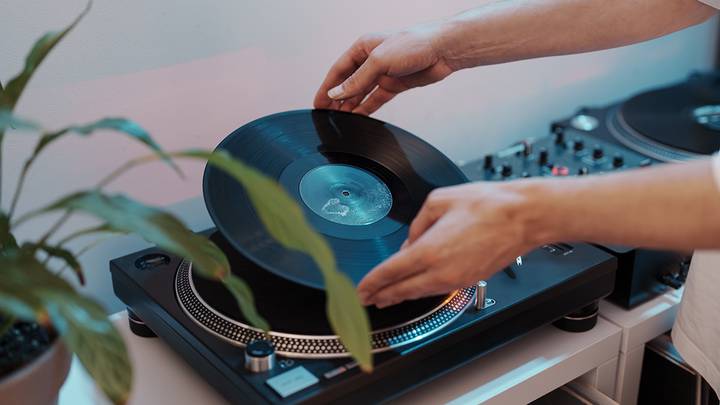 Что подарить на 14 февраля: идеи подарков на День святого Валентина