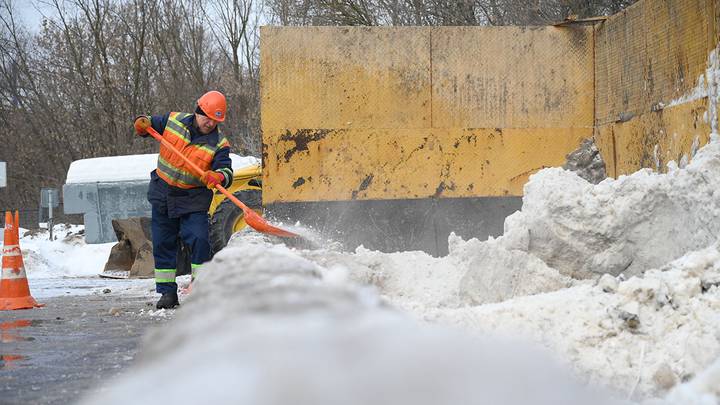 Работа снегосплавного пункта на западе Москвы / Фото: Пелагия Замятина / Вечерняя Москва