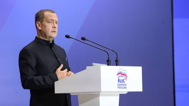 Дмитрий Медведев: Задачи развития промышленности всегда находятся в центре внимания ЕР