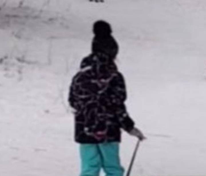 Старая фотография Сони с камер видеонаблюдения