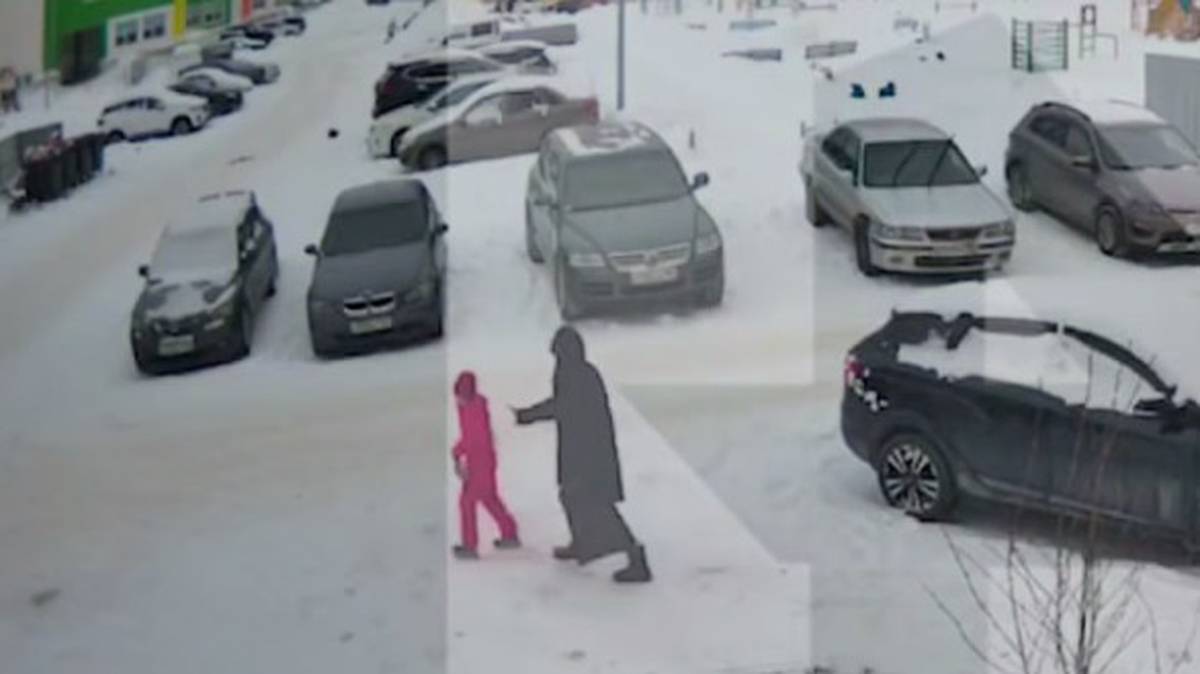 A woman in the Khanty-Mansi Autonomous Okrug attacked a girl and tried to drag her away