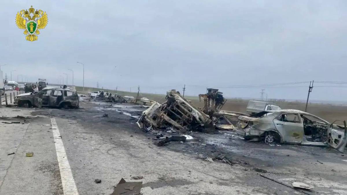 A major accident occurred with a loaded fuel tanker in the Rostov region