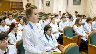 Ученики медицинских классов встретились с директором центра «Больница 52»