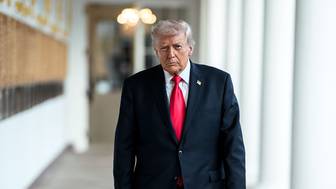 Трамп пообещал жесткий ответ Ирану после удара по американским объектам