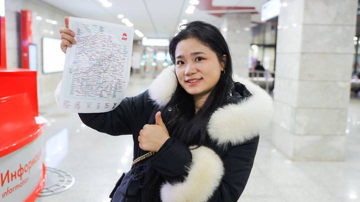 Схема метро на китайском языке и маршрутные указатели: 9 навигационно-информационных проектов реализовали в транспорте Москвы в 2025 году