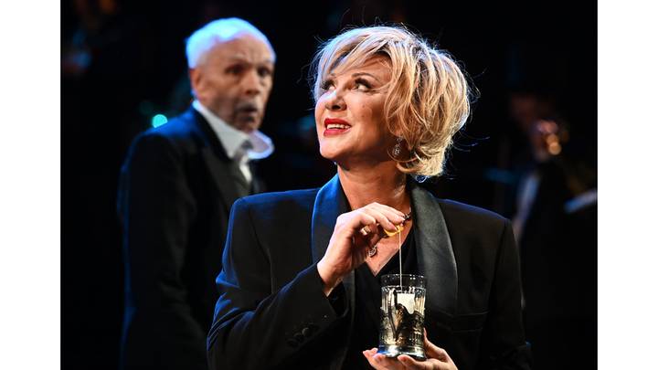 Что случилось с Еленой Яковлевой: личная жизнь, пластические операции и проблемы со здоровьем