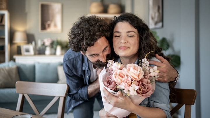 Поздравления женщинам с 8 Марта в прозе: для коллег, знакомых и самых близких