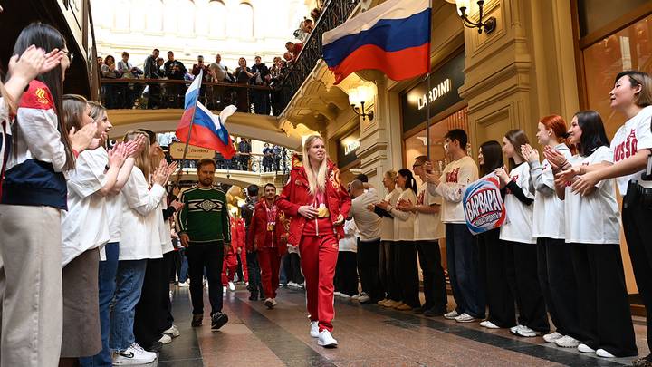 Встреча в ГУМ с российскими спортсменами – участниками зимней Паралимпиады-2026 / Фото: Анатолий Цымбалюк / Вечерняя Москва