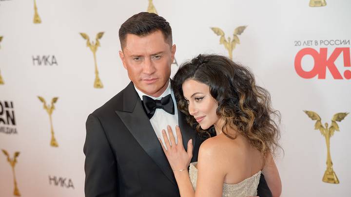 Слепили из того, что было: стилист разобрала образы звезд на кинопремии «Ника»