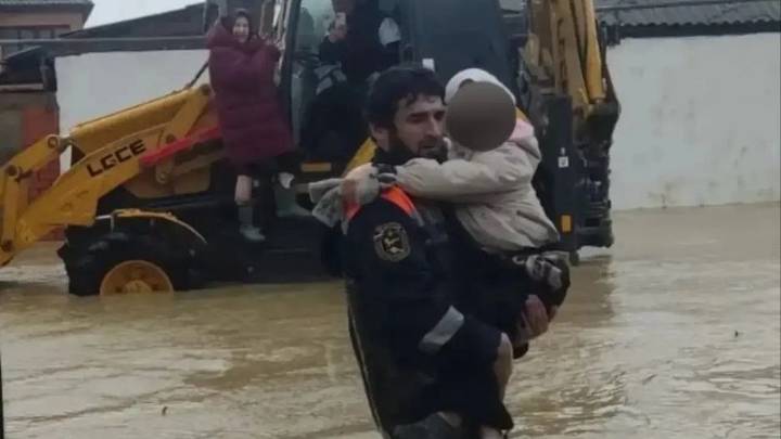 Наводнения в Дагестане, Чечне, Ингушетии, Башкирии, Иркутской области: пострадавшие, работа МЧС, компенсации