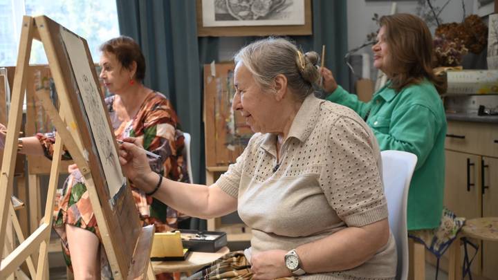 Пенсионерка Вера Гамазова рисует