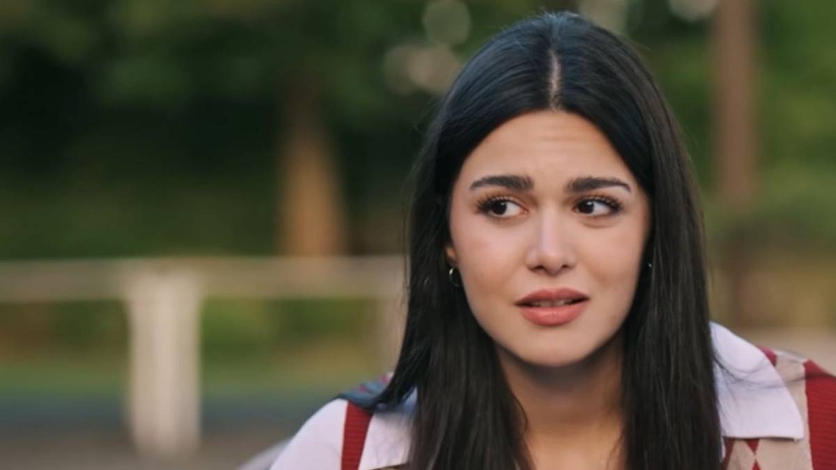 Актрису турецкого сериала «Зимородок» Алейну Бозок задержали по делу о наркотиках