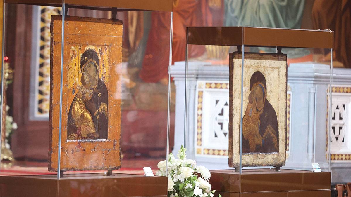 Историк Сапелкин: К иконам нужно относиться благоговейно