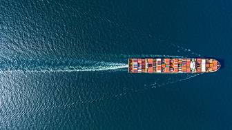 Иностранное судно, нанесшее ущерб сейнеру РФ, арестовали в порту Владивостока