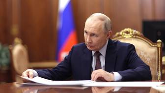 Путин поздравил Алиева с Днем независимости Азербайджанской Республики