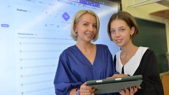 Дневник украсит смайлик: школьникам предложили создать цифровые подарки