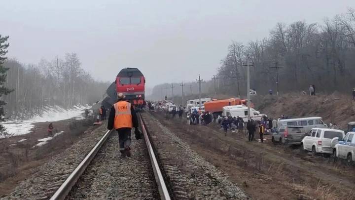 Поезд сошел с рельсов в Ульяновской области: главное о ЧП, сколько человек пострадали, причина, фото, видео