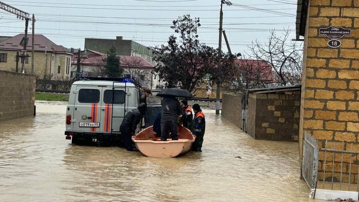 Наводнение в Дагестане: новые жертвы и разрушения, компенсации, совещание с Путиным, реакция Мишустина