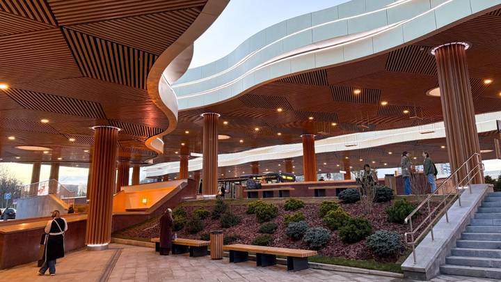 Переход на вокзале Славянский бульвар