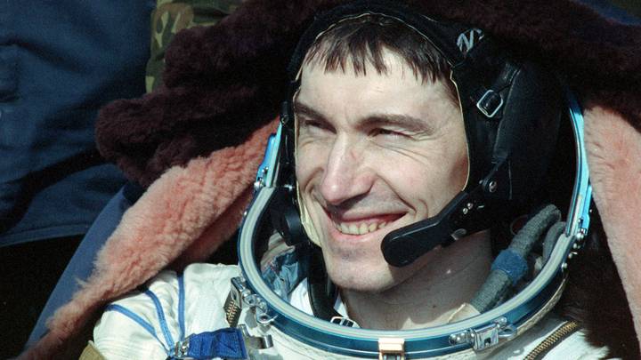  Сергей Крикалев после приземления. 1992 год