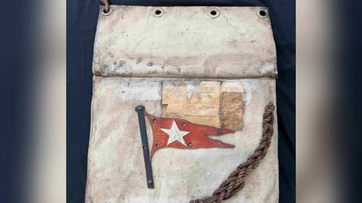 Холщовая подушка из спасательной шлюпки