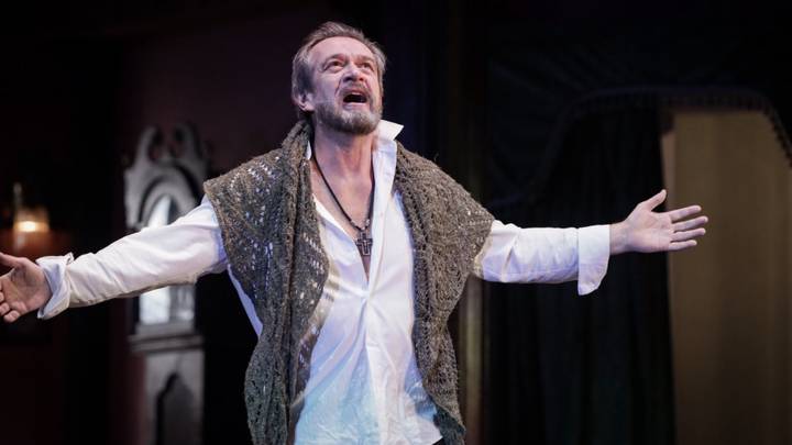 Владимир Машков в роли Александра Ванюшина в спектакле «Наследники»