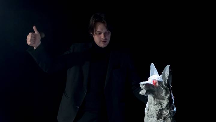 Владимир Павлов и собака, которую друзья считают живой