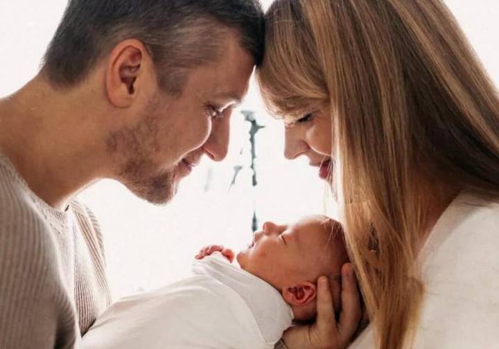 «Даже грустно»: Анатолий Руденко и Елена Дудина показали полугодовалого сына