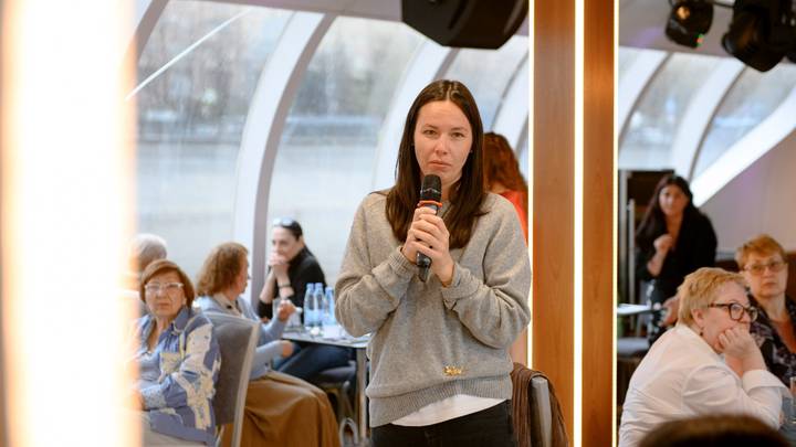 Клуб мастеров «Московского долголетия» побывал на специальном рейсе по Москва-реке