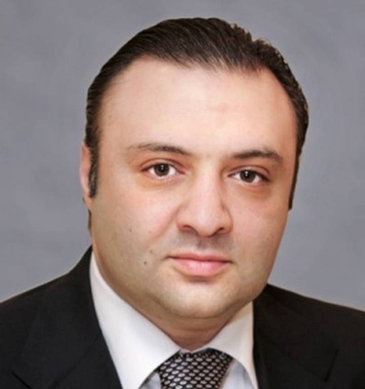 Экс-сенатора Тер-Аванесова заочно арестовали: почему его обвиняют в хищениях и как он связан с Мерваезовой