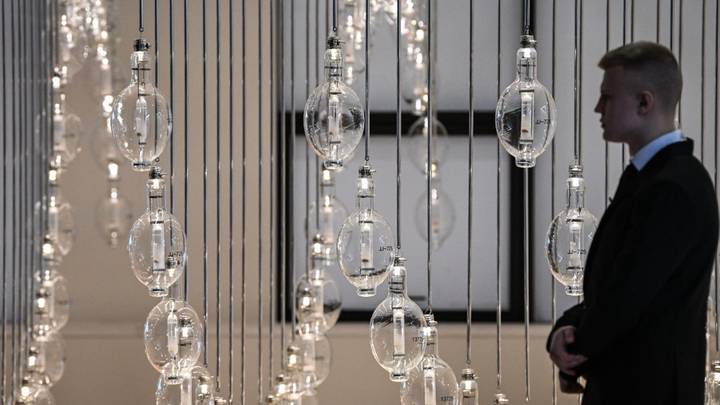 «Ре-люминация», Бу Джихен