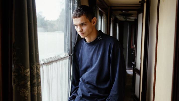 Кадр из будущего фильма «Баста. Начало игры»: актер Слава Копейкин в роли молодого Басты