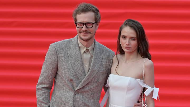 Актер Тихон Жизневский с супругой Ксенией Бугайченской