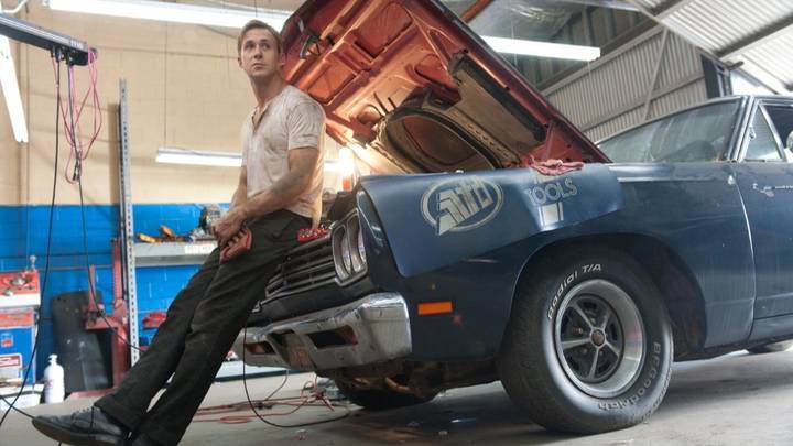 Кадр из кинофильма «Драйв»: Райан Гослинг играет каскадера, который защищает ближних