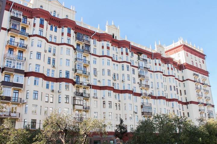 Более 20 жилых домов с пинаклями отремонтировали в Москве