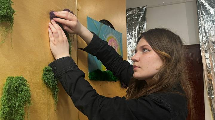 Мир подростков: в павильоне № 49 на ВДНХ проектная школа «Каскад» представила выставку «МеетаАнгар»