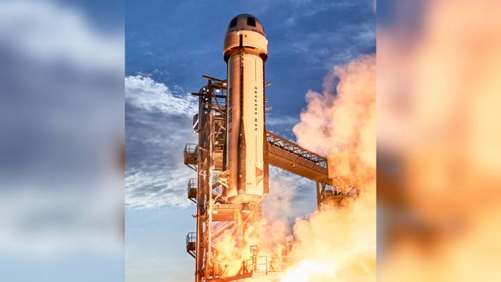 Старт капсулы с экипажем NS31, суборбитальный полет по программе New Shepard