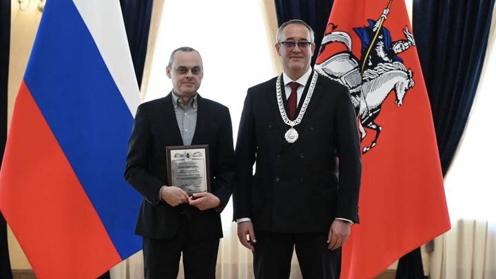 Главный редактор газеты «Вечерняя Москва» Александр Шарнауд Шарнауд и председатель Мосгордумы Алексей Шапошников / Фото: Мария Хапцова / Вечерняя Москва