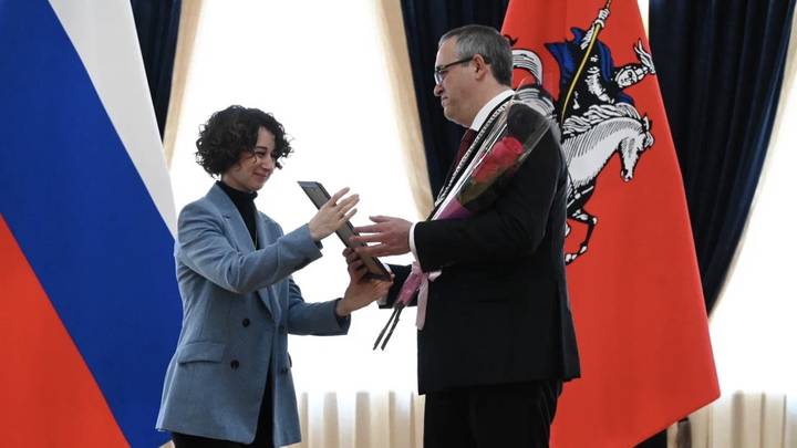 Заместитель главного редактора Янина Портнова и председатель Мосгордумы Алексей Шапошников / Фото: Мария Хапцова / Вечерняя Москва