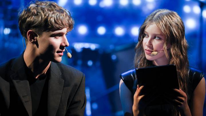 Who are the Russian stars who announced their engagement in 2026?
