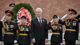 Сергей Собянин возложил венок к Могиле Неизвестного Солдата
